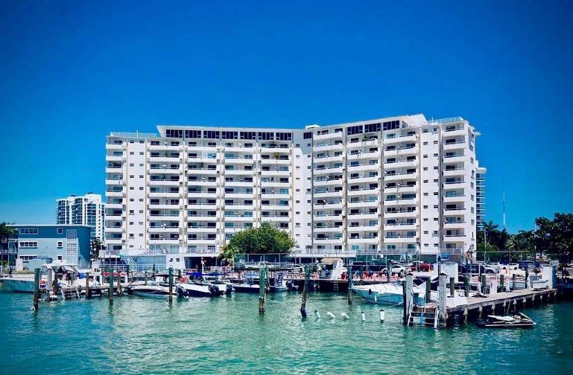 Premium Modern Waterfront Apartment With Miami Skyline View On The Bay 5 Mins Drive To Miami Beach With Free Parking Екстер'єр фото